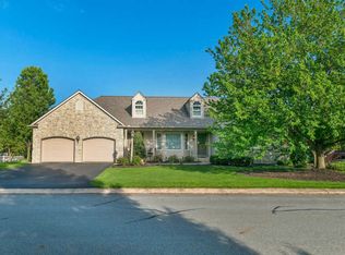 870 Stonebridge Dr, Lancaster, PA