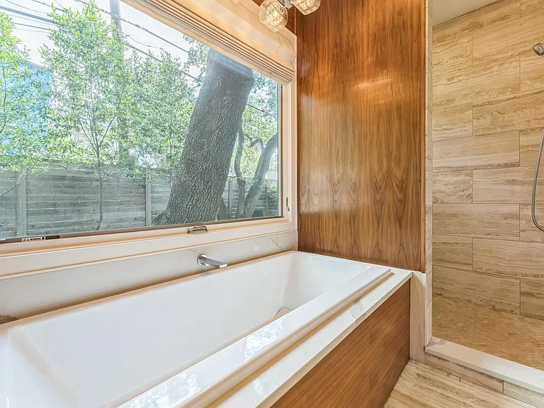 Rundell Pl — Photo 20