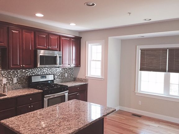 KITCHEN WITH ISLAND