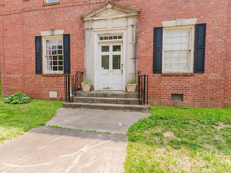 203 W Liberty St #2E — Photo 16