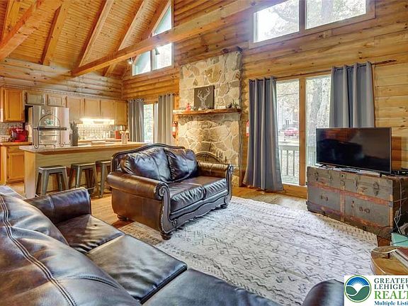 3rd image of 134 Rim Rd