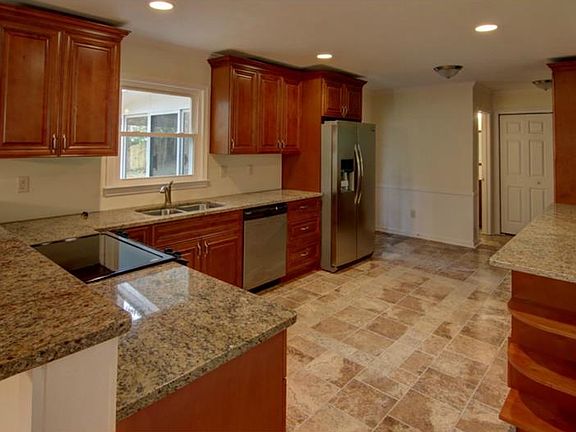 4th image of 4340 N Park Dr
