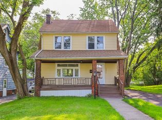 5077 Greenhurst Dr, Maple Heights, OH 44137