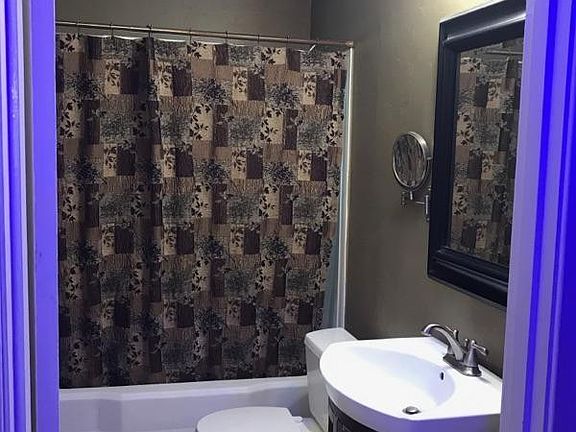 4th image of 6326 Thornhill Ave