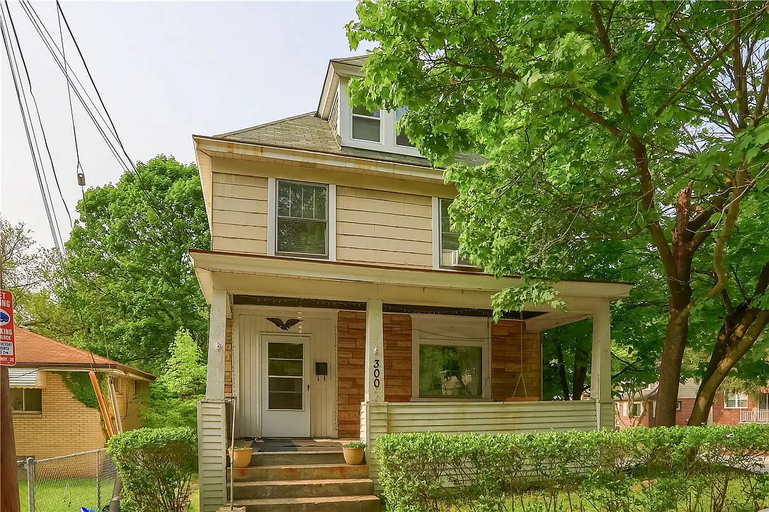 300 Chester Ave photo 1