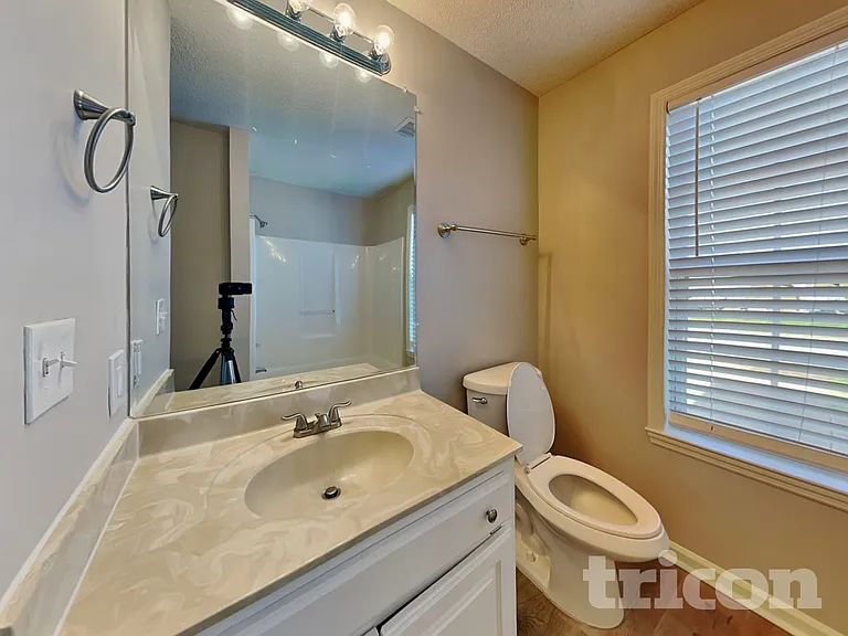 1800 University Dr — Photo 12