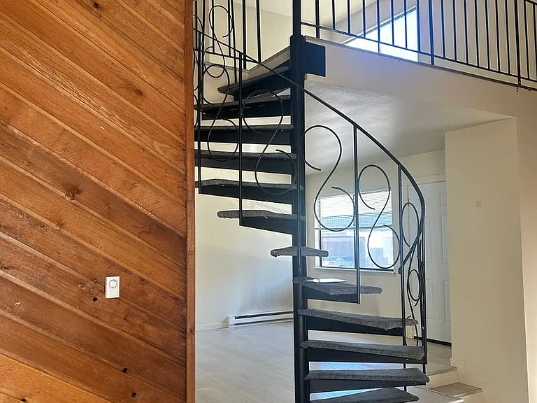 1315 E Broadway St — Photo 2