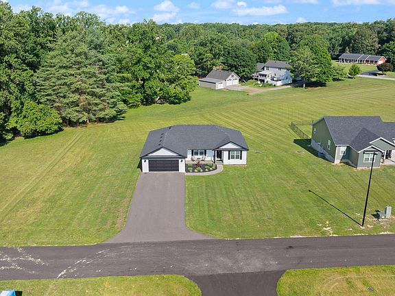 3rd image of 98 Deerview Ln