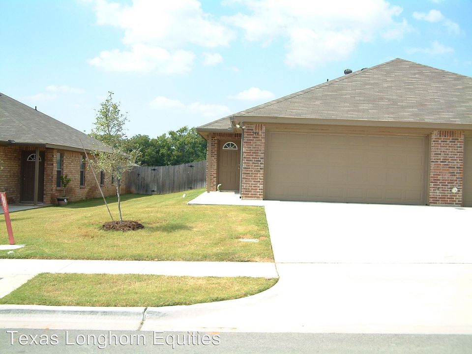 1st image of 944 Sylvia St