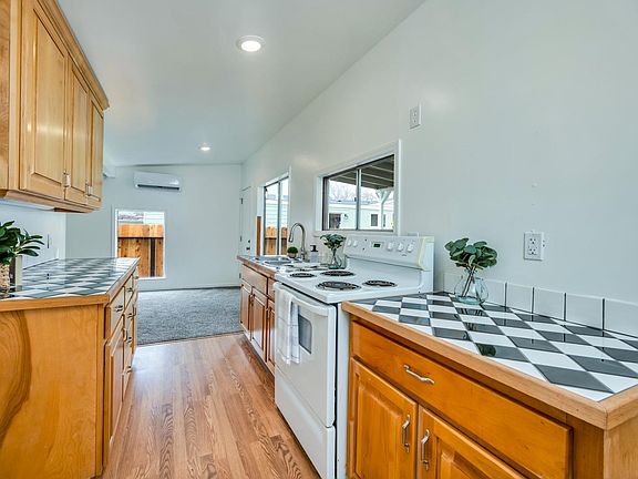 5th image of 6111 3rd Avenue