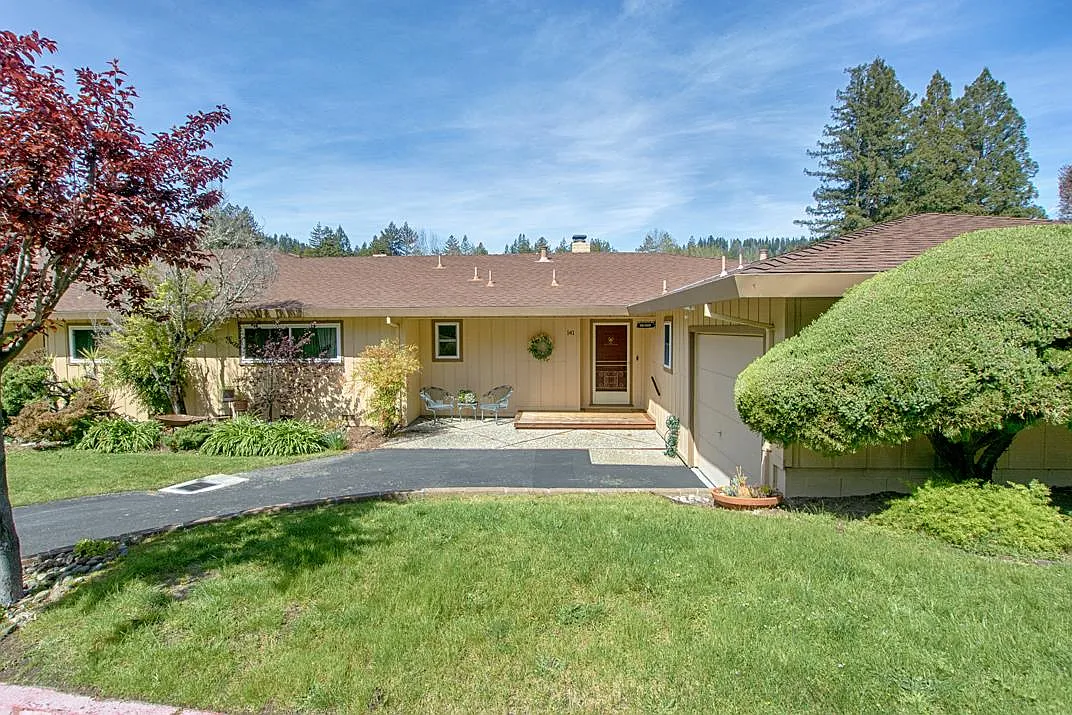 141 E Hilton Dr photo 1