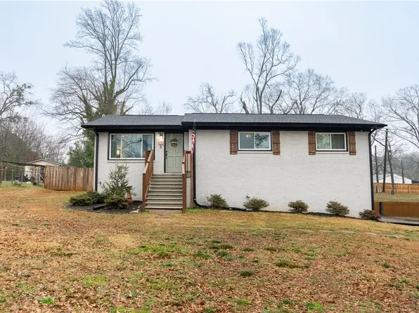 117 Woodley Rd, Spartanburg, SC 29306