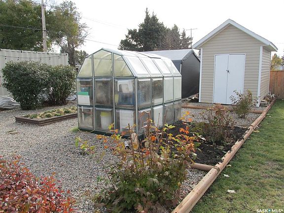 5th image of 302 Rustad AVENUE
