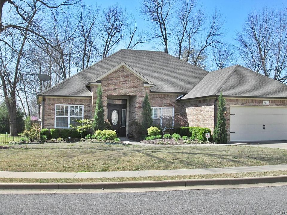 1st image of 627 Lakes Dr