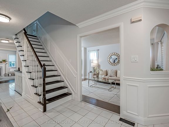 5th image of 5824 Cornell Cres