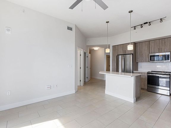 5th image of 426 NE 28th St #2201