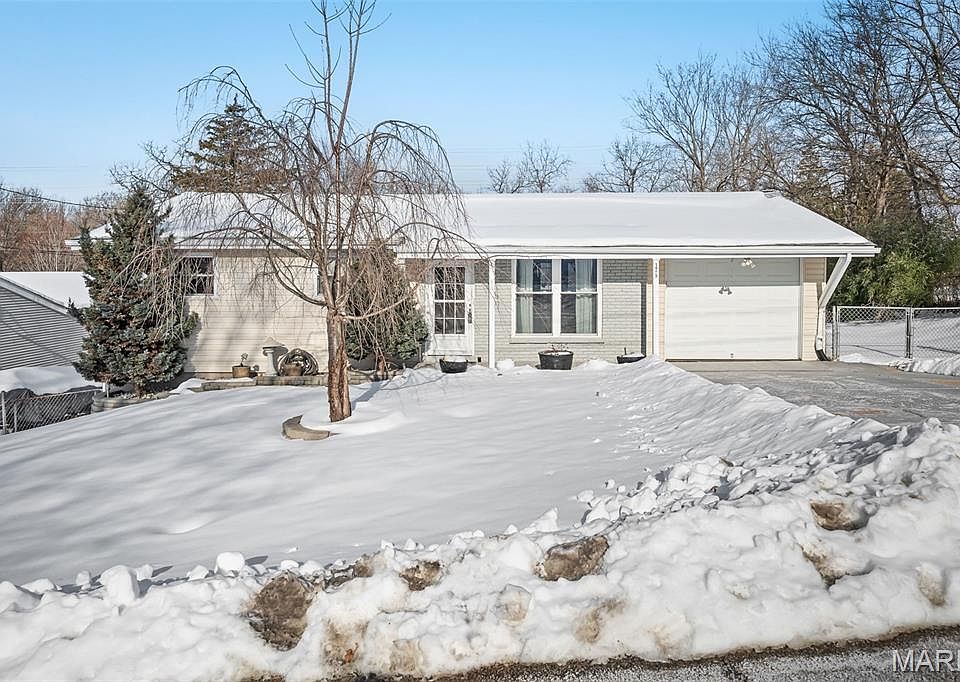 1st image of 1975 Ridgeway Dr