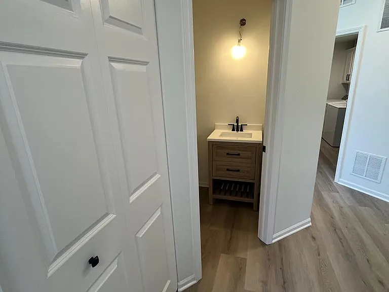 188 Brompton Ln #B — Photo 14