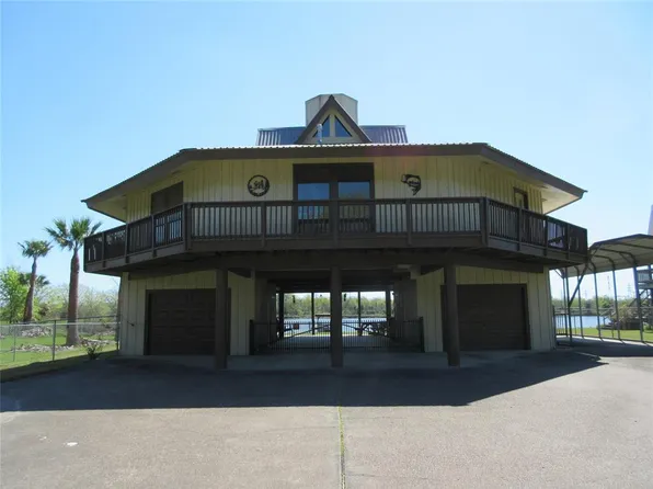 110 Bayou Dr, Baytown, TX 77520