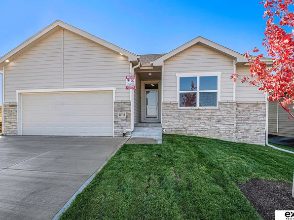 21655 McClellan Dr, Gretna, NE 68028
