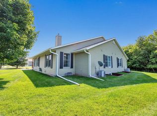 203 Prairie View Ct, Waupaca, WI 54981