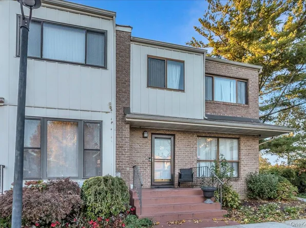 21 Vanderbilt Way #21, Valley Stream, NY 11581