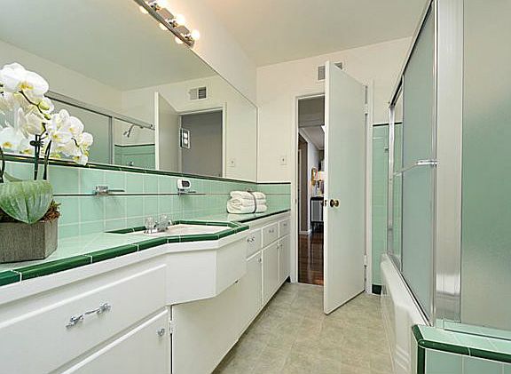 4th image of 2748 Burlingview Dr
