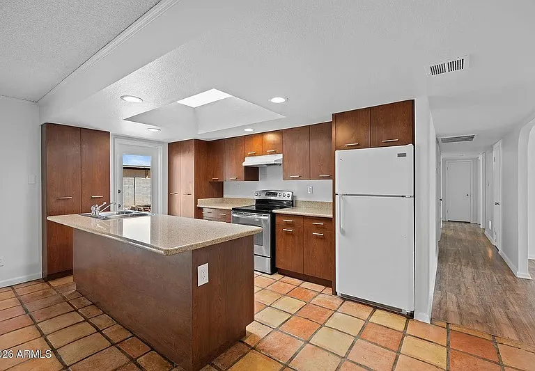 1664 E Del Rio Dr — Photo 13