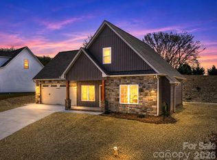 4957 Southview Dr, Hickory, NC 28602