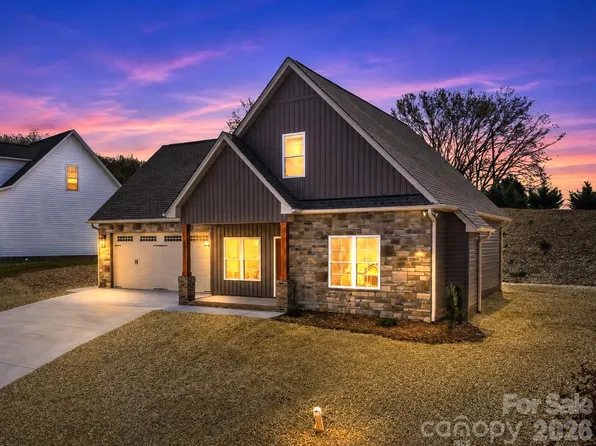 4957 Southview Dr, Hickory, NC 28602