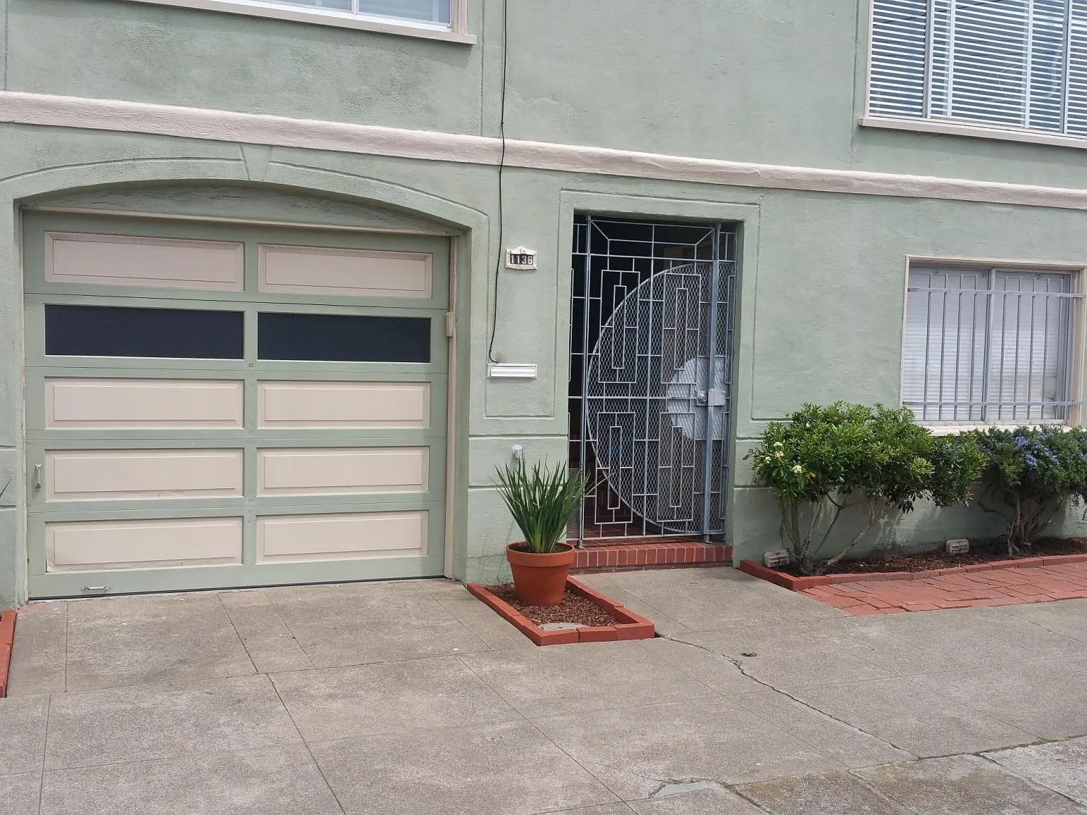 1136 Quintara St — Photo 4