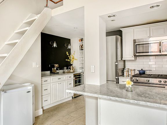4th image of 100 W 15th St APT 3C