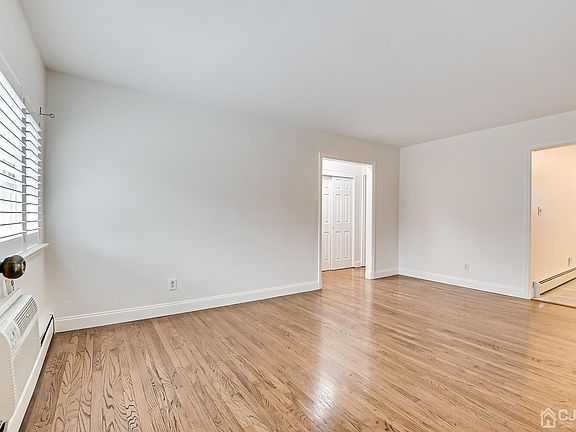 5th image of 365 Bloomfield Ave #6A-106
