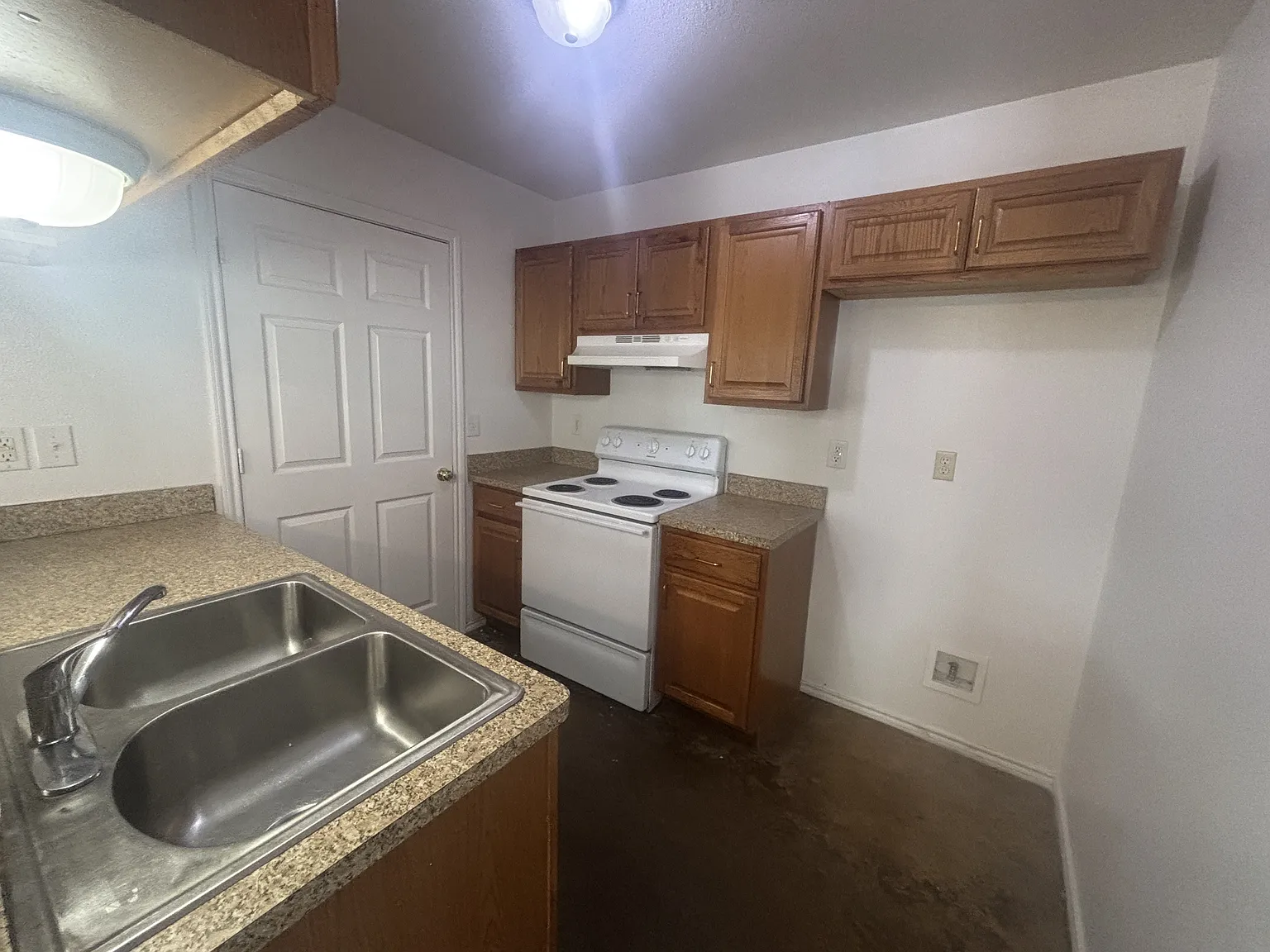 201 Ruel Street - 2 — Photo 3