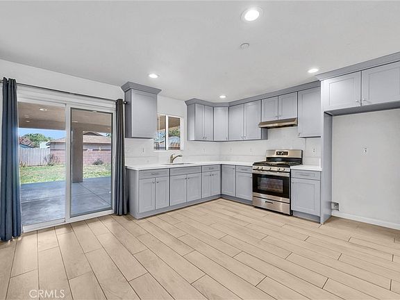 3rd image of 9321 Sage Ave