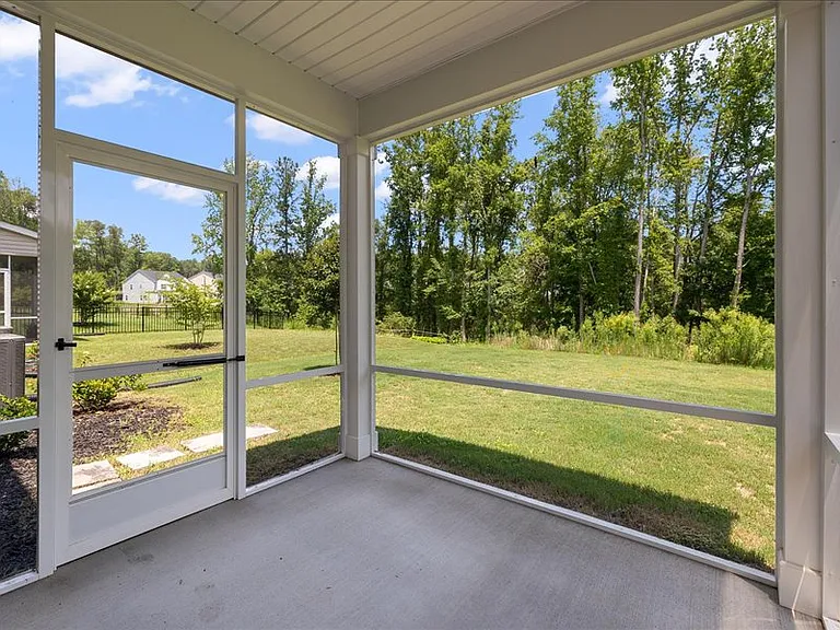 5914 Woodlawn Dr — Photo 37
