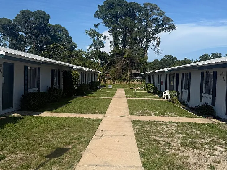 MP-Oak Tree Apartments — Photo 11