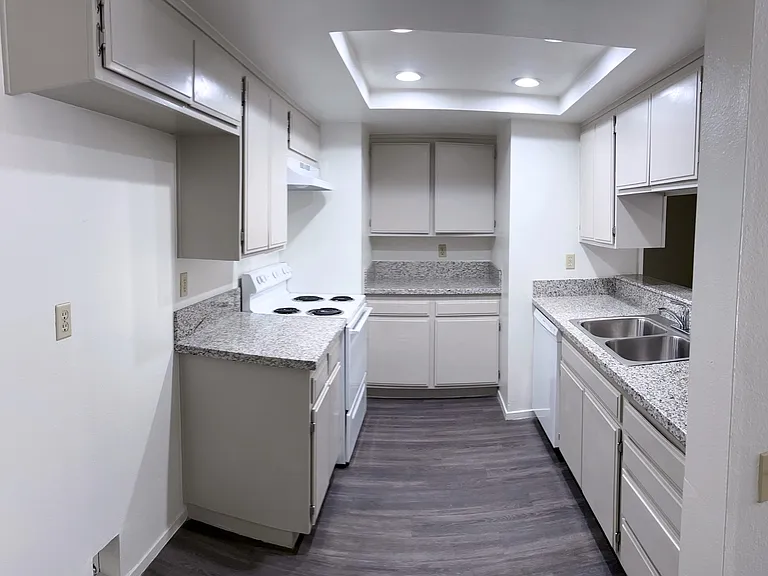 4301 California Ave #21 — Photo 6