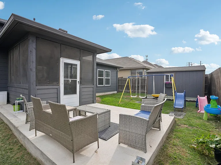 8915 Portobello Way — Photo 37