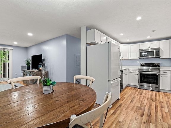 5th image of 189 Littleton Rd Unit 7
