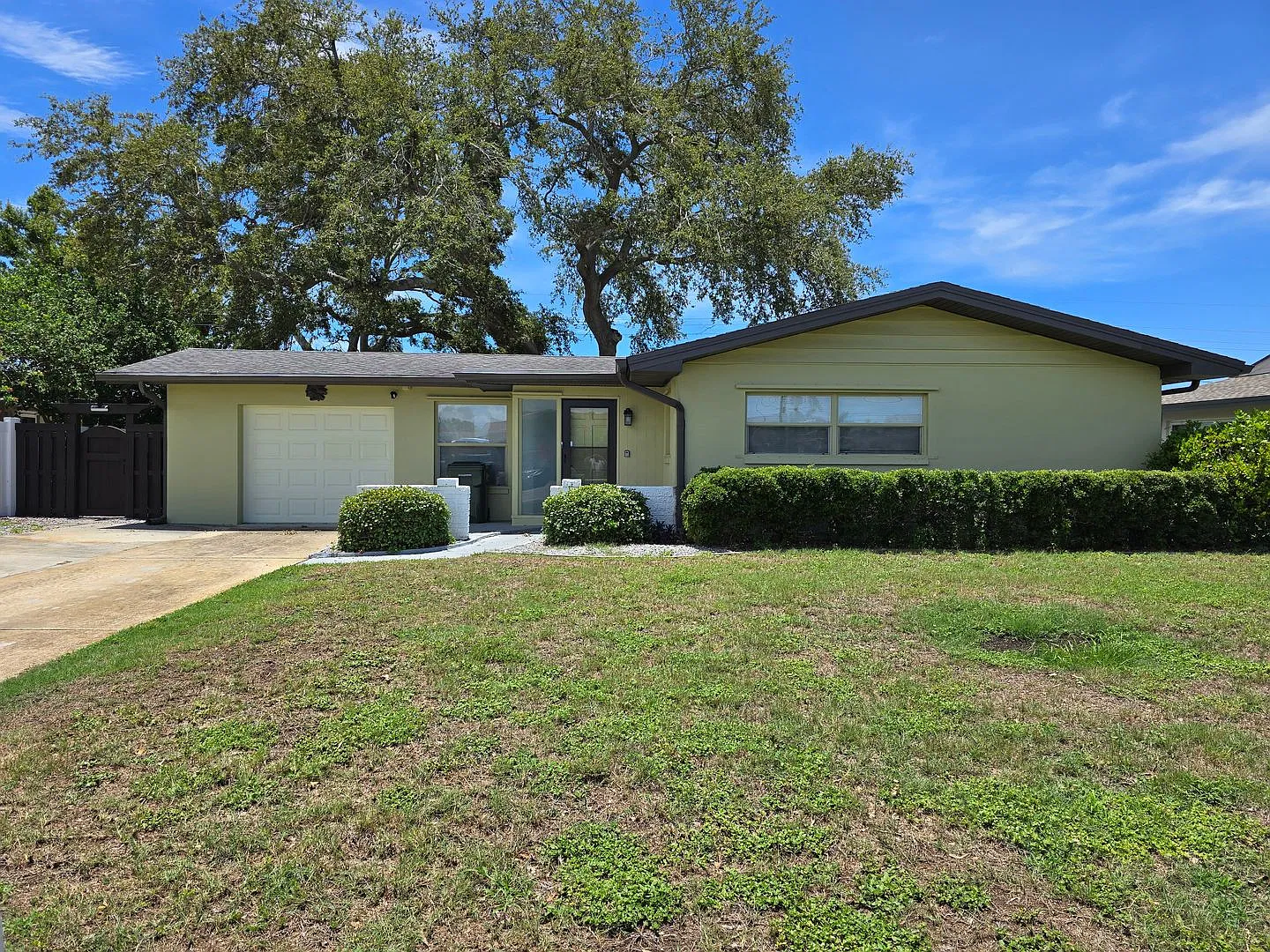 Live the Florida Lifestyle Turnkey 2BR Home Just Minutes from the Beach! Includes Utilites! — Photo 1