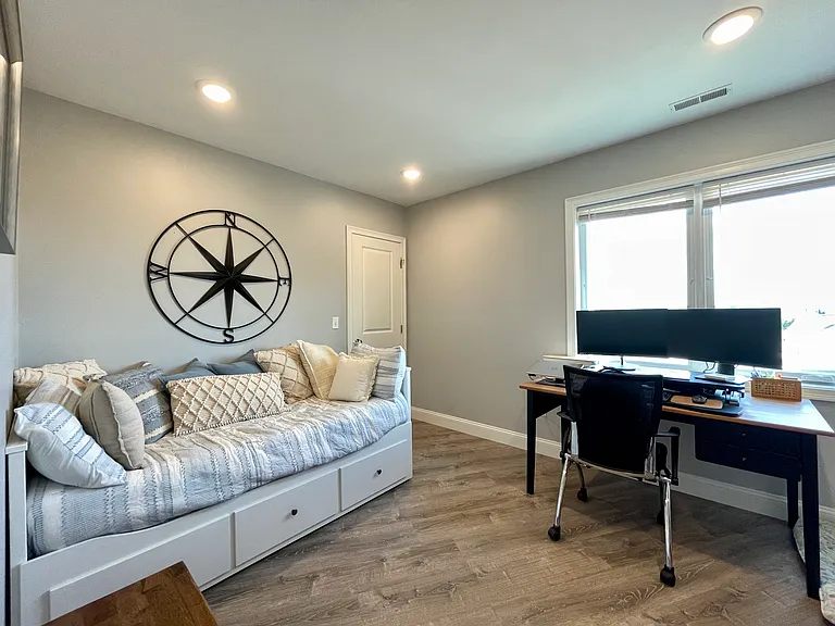219 Waterman St — Photo 13