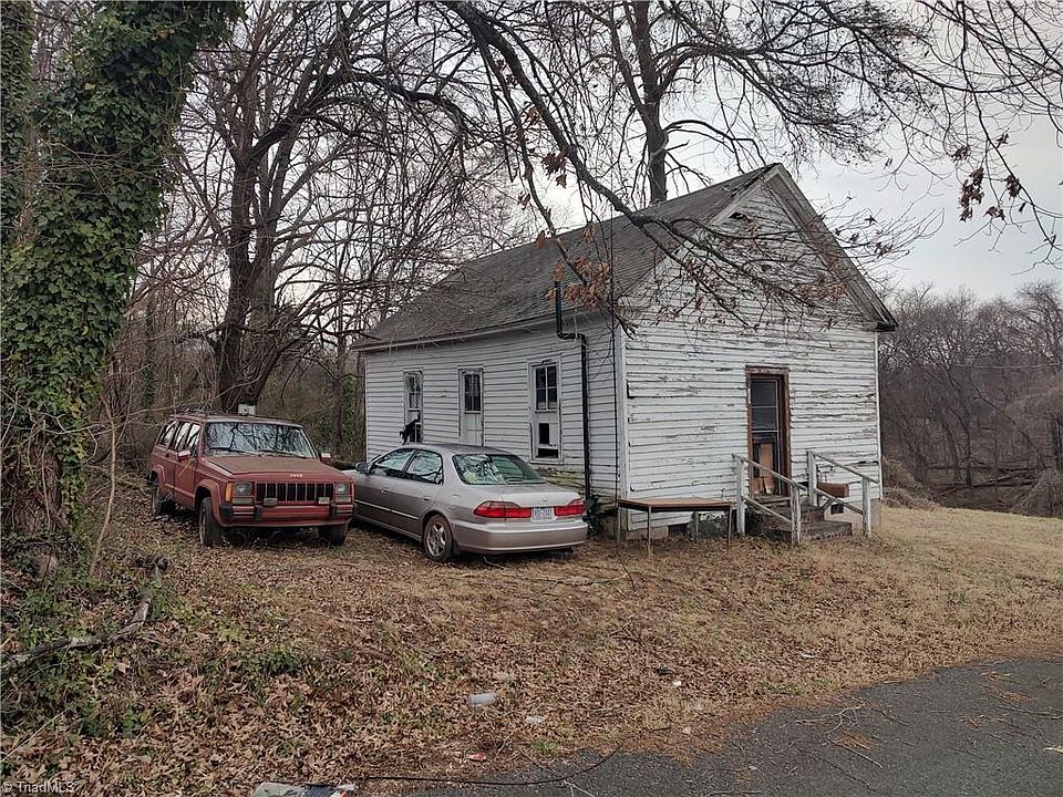 2nd image of 936 Burton St