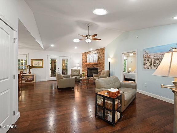5th image of 140 Laswell Ln