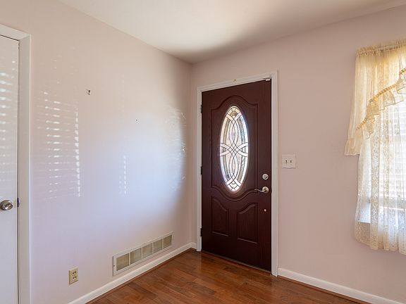 3rd image of 1008 Fairview Rd