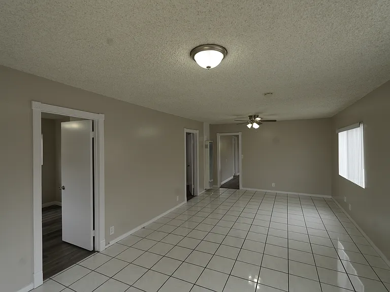 457 W Sepulveda St — Photo 3