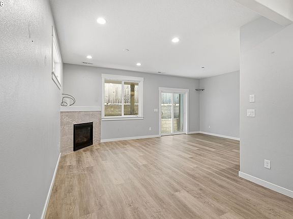 4th image of 1036 Auburn Pl