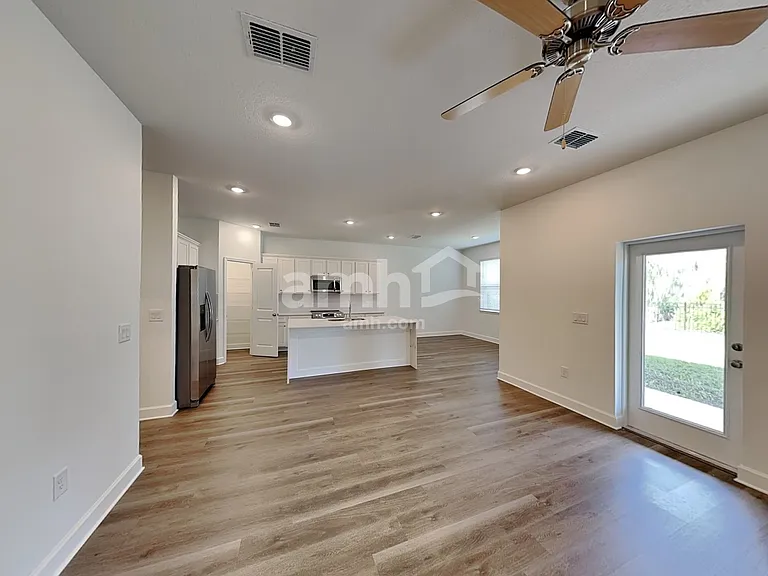 3217 Muscatine Ave — Photo 6