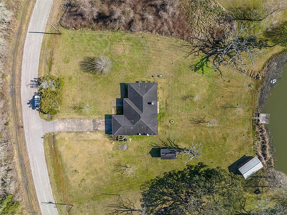 5th image of 140 Lakewood Dr