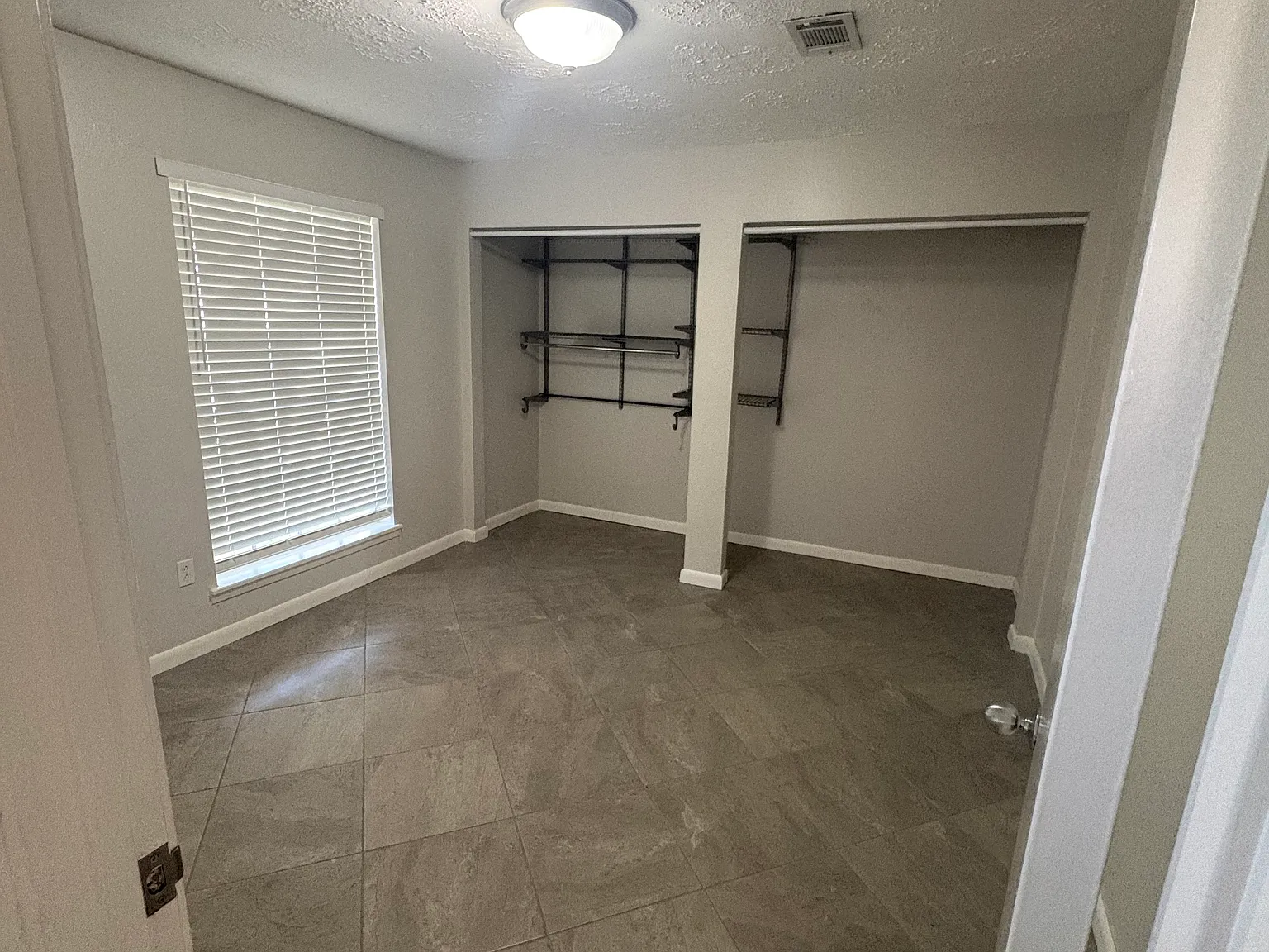 4 bed, 1801 sqft, $1,950 — Photo 4